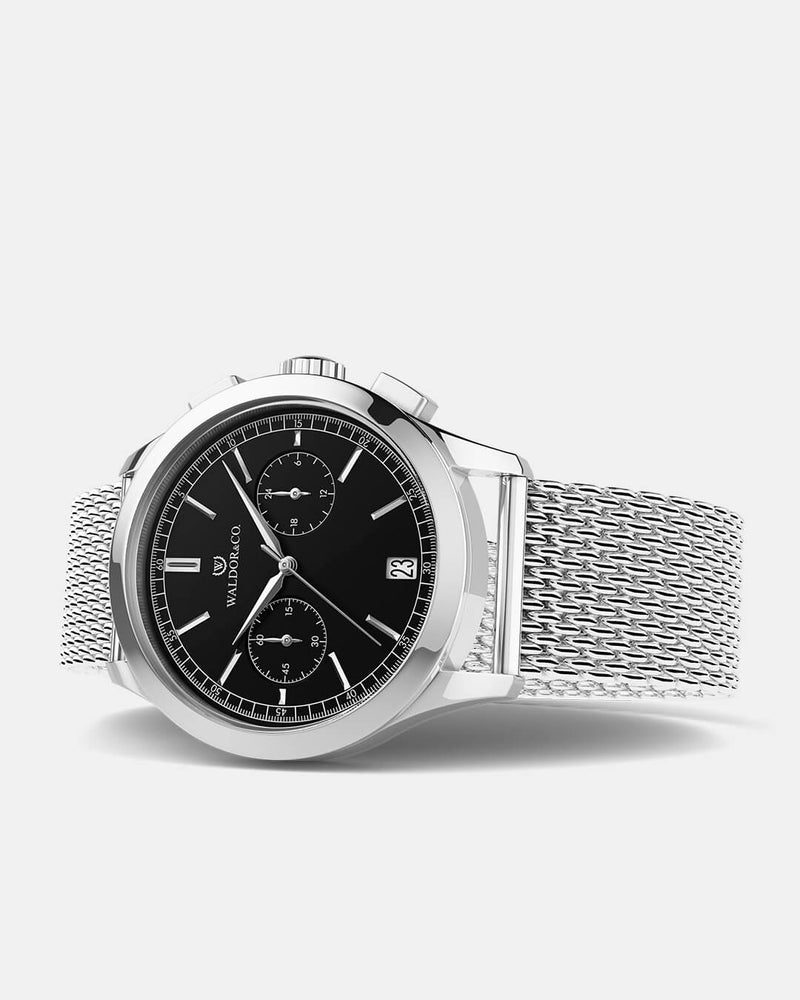 A round mens watch in rhodium-plated silver from Waldor & Co. with silver sunray dial and a second hand. Seiko movement. The model is Chrono 44 Sardinia 44mm. 