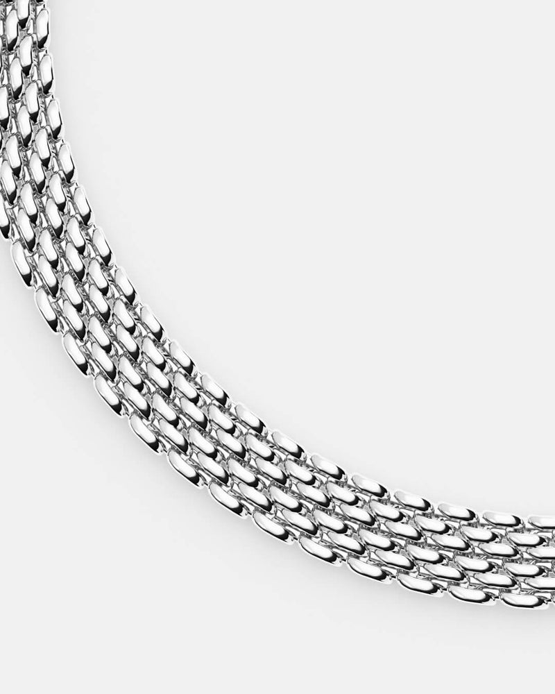 A polished stainless steel chain in silver from Waldor & Co. One size. The model is Essence Chain Polished