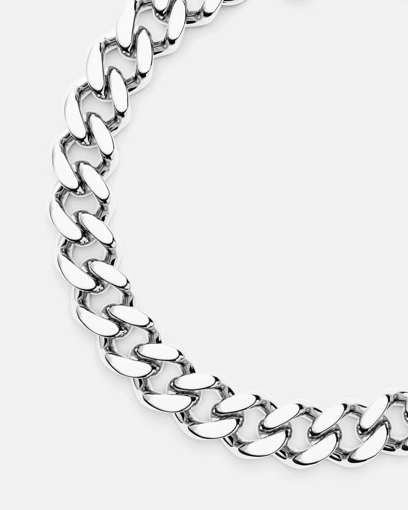   A polished stainless steel chain in silver from Waldor & Co. One size. The model is Chunky Chain Polished 